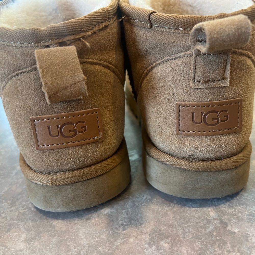 Ugg Mini - image 2
